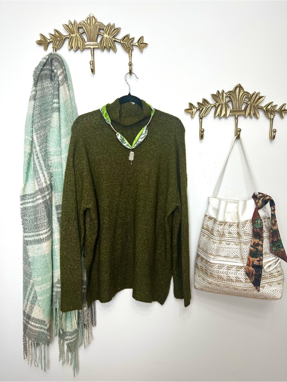 Moss green flowy tunic  sweater L